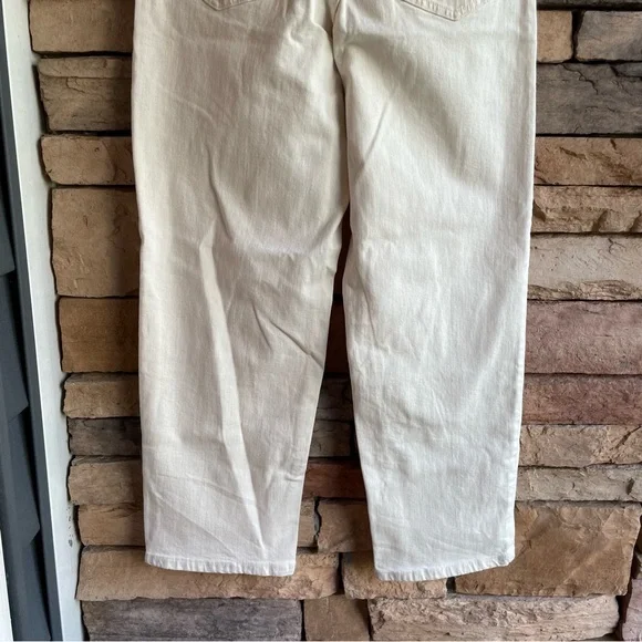 Calvin Klein Jeans High Rise 90’s Fit Ivory Denim Jeans NWT Women 29, 30 - Picture 9 of 16